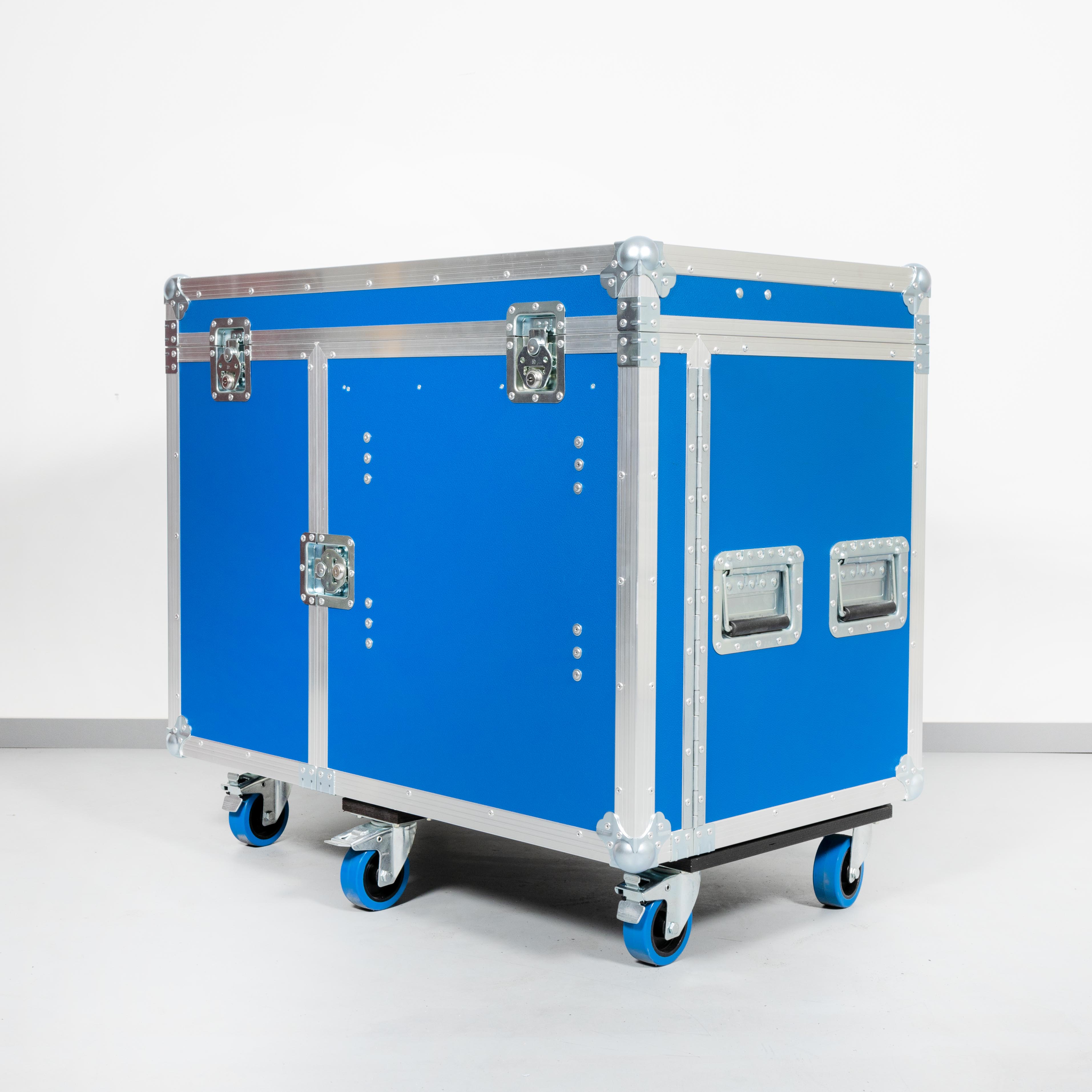 OfficeCase für Laptop und Bürobedarf Version 2 (mit Klapptisch und Türe)
