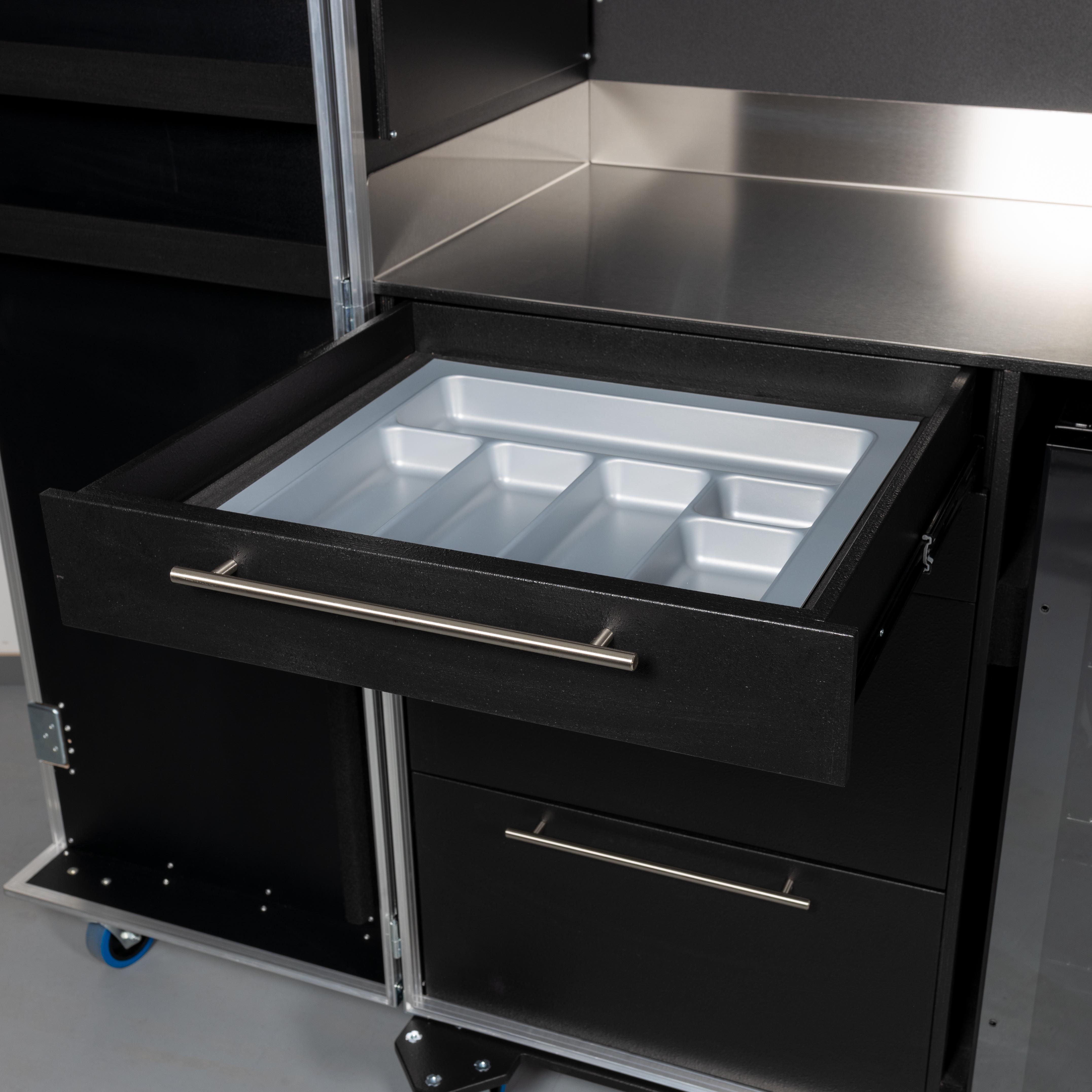 Küchencase/Cateringcase mit Edelstahlarbeitsfläche und Kühlschrankfach
