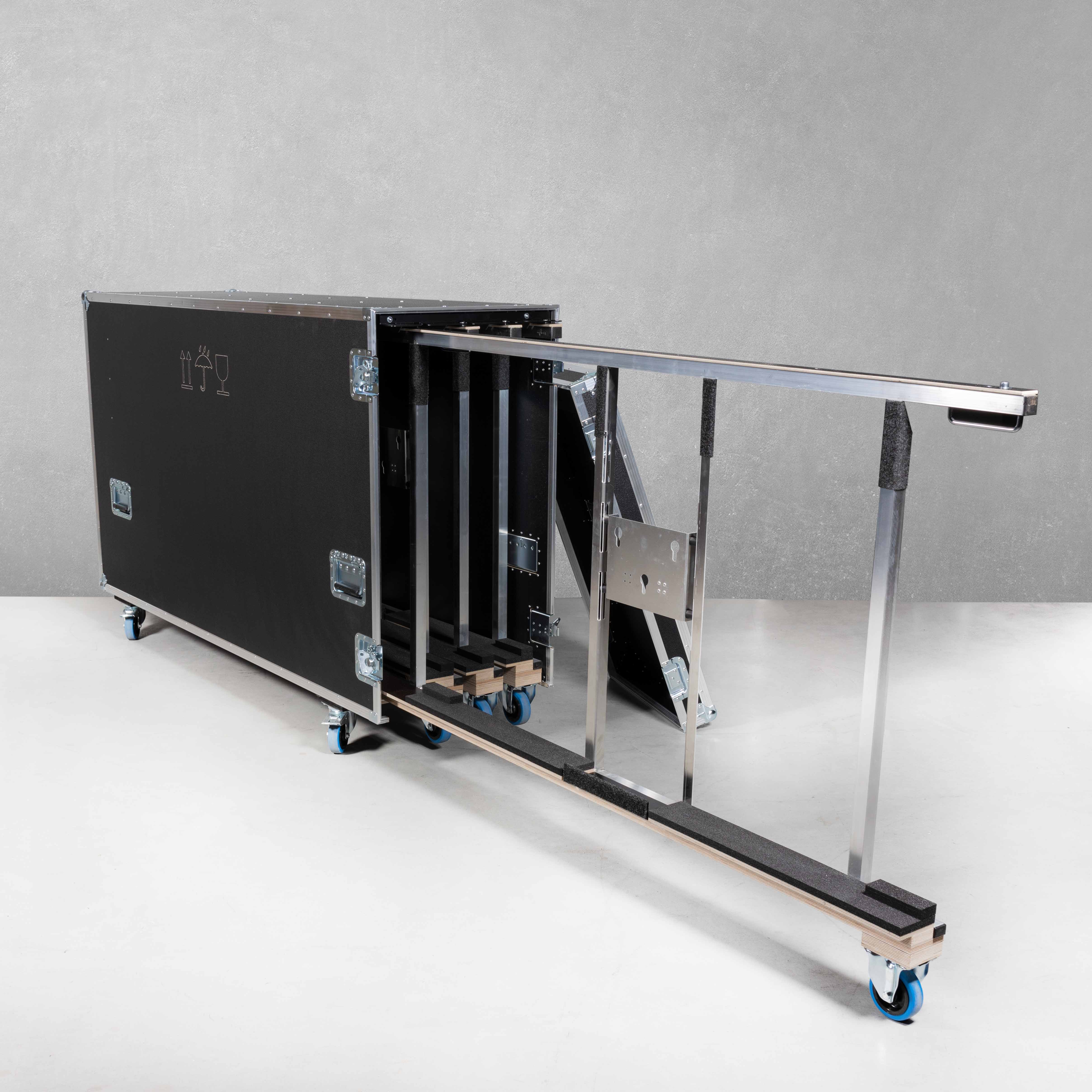 Universal-Push-Pull-Flightcase für vier 40"-65" Flachbildschirme  Universal-Push-Pull-Flightcase für vier 40"-65" Flachbildschirme