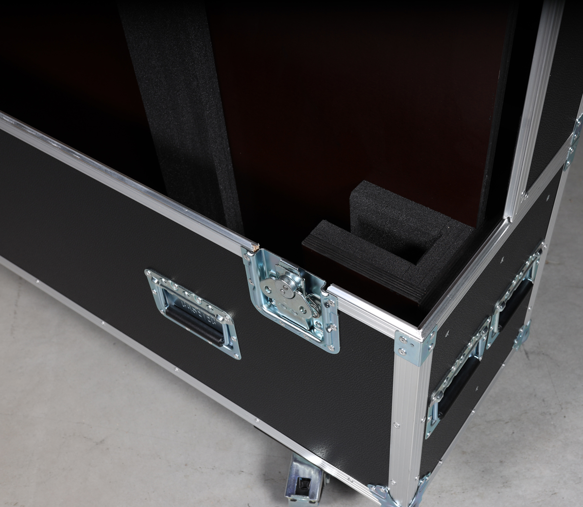 Flightcase für 2x 75" Flachbildschirme Samsung QM75R (Eco Version)