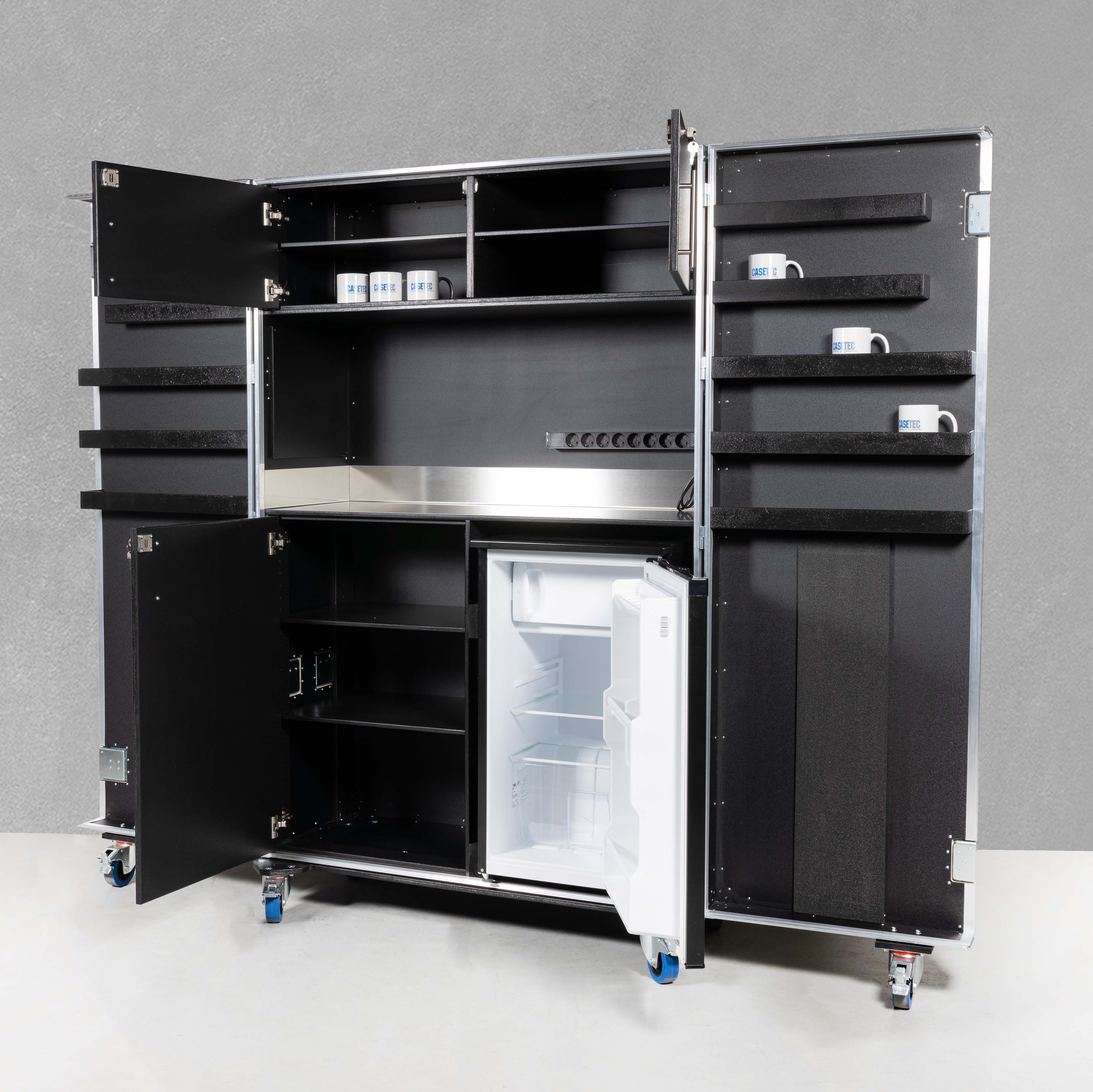 Küchencase/Cateringcase mit Edelstahlarbeitsfläche und Kühlschrankfach
