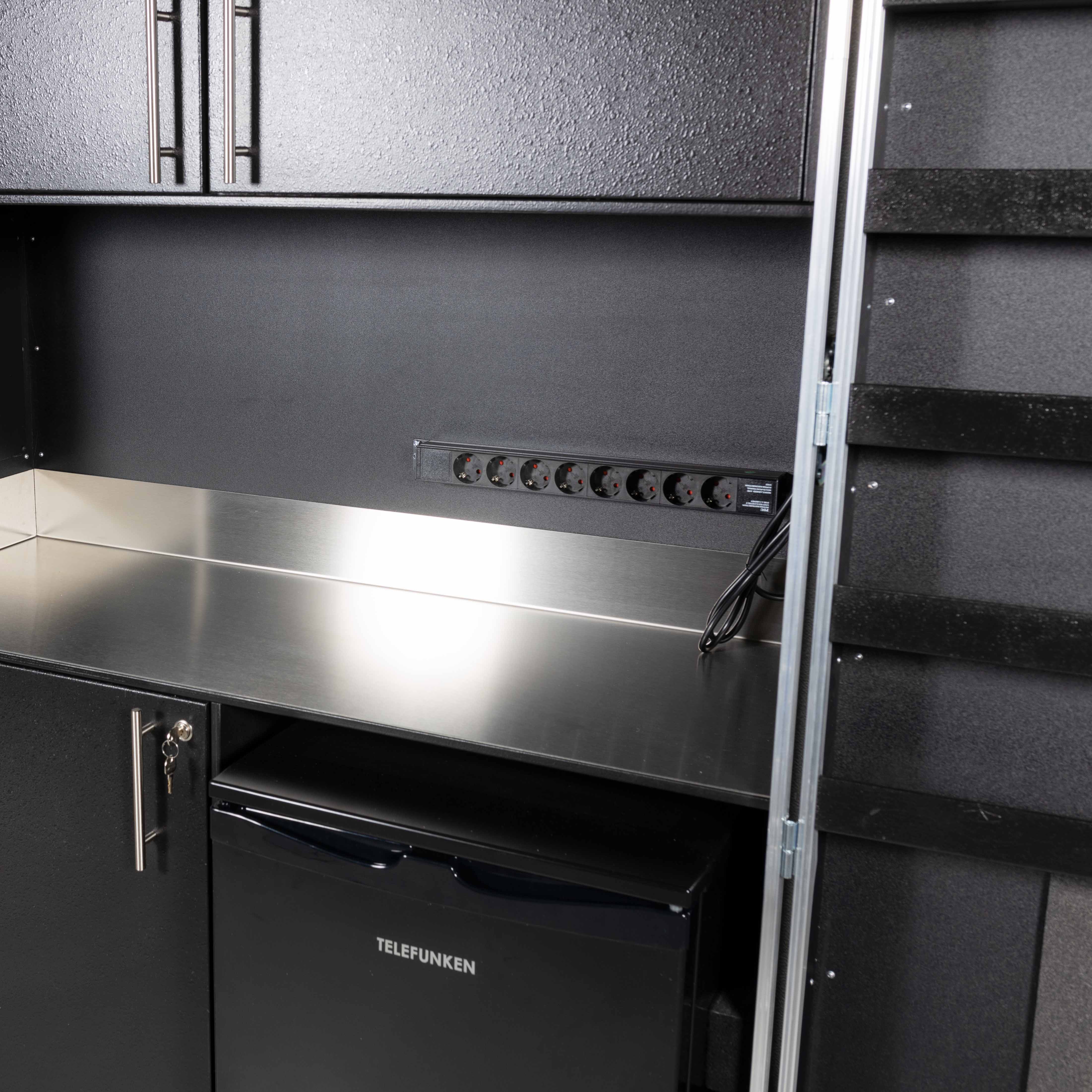 Küchencase/Cateringcase mit Edelstahlarbeitsfläche und Kühlschrankfach