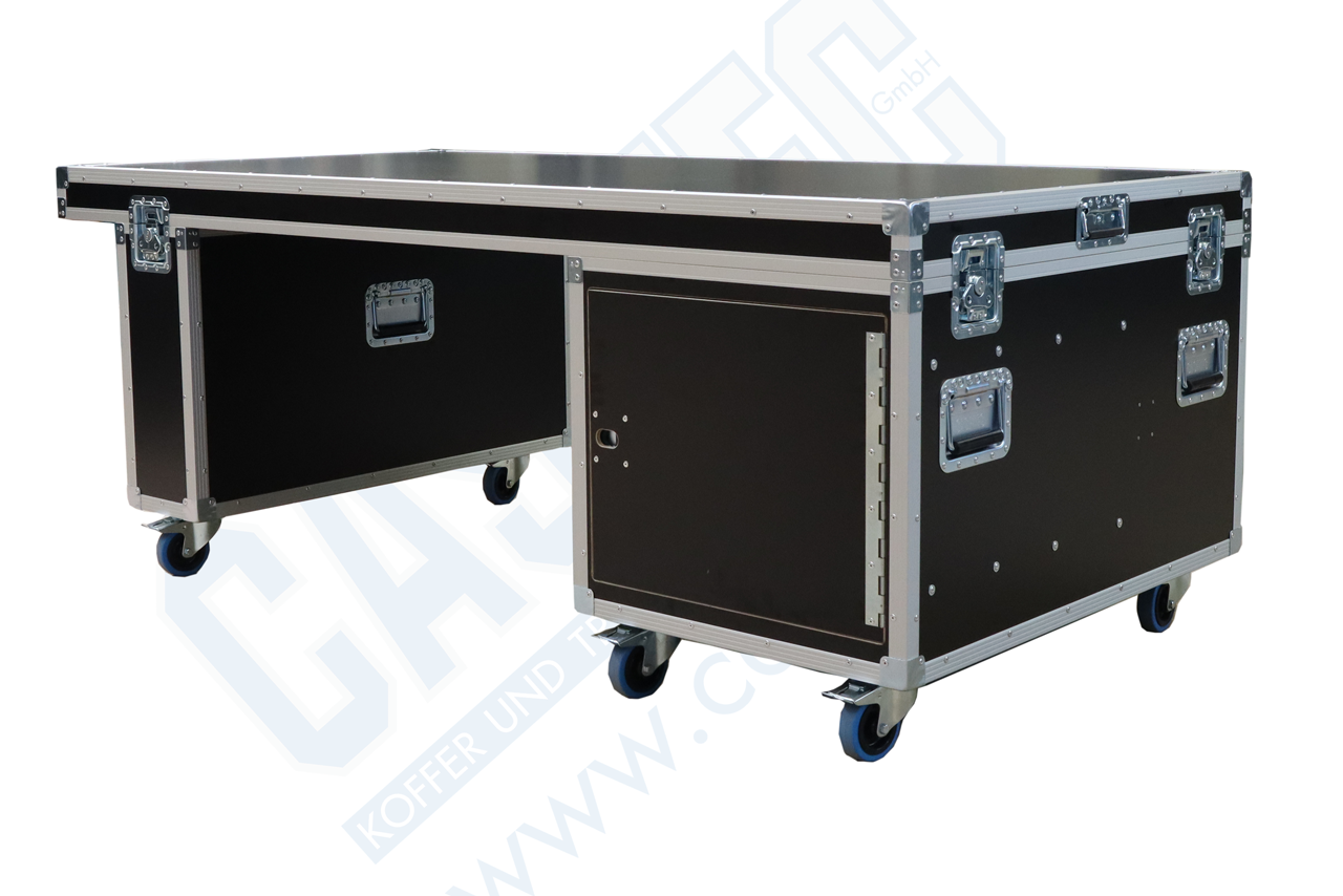 Flightcasetisch mit zwei Unterschränken  Flightcasetisch mit zwei Unterschränken