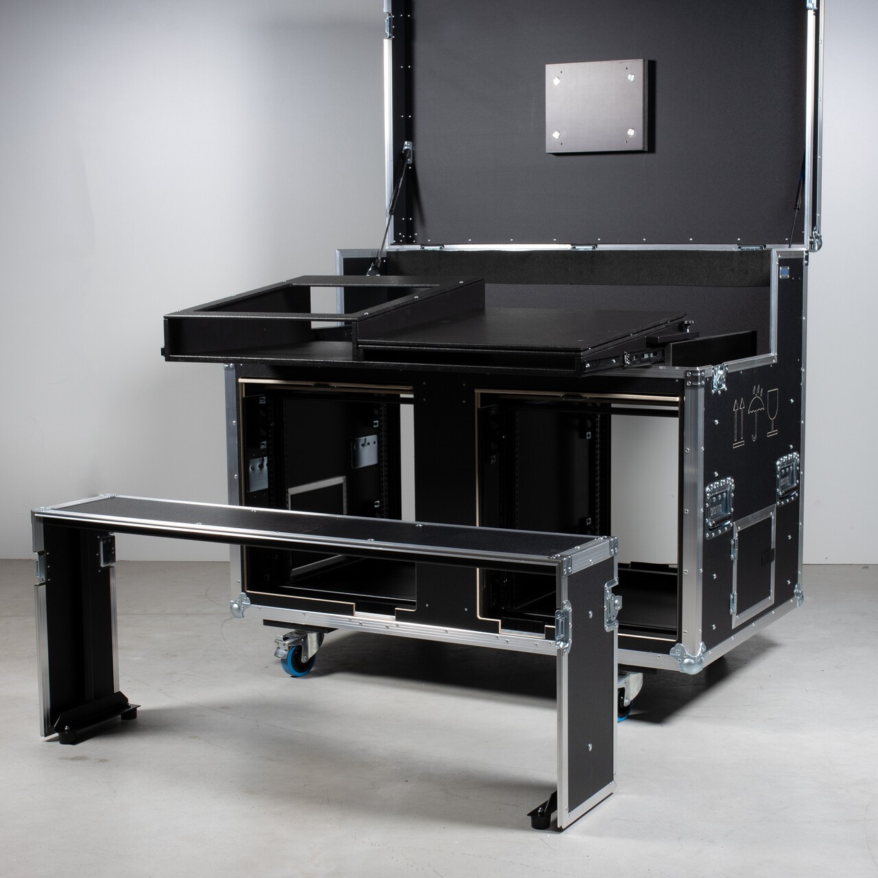 19" Video-Regie SID Rack 11HE 80er Tiefe Doppel 19" mit Arbeitsfläche Typ B2 19" Video-Regie SID Rack 11HE 80er Tiefe Doppel 19" mit Arbeitsfläche Typ B2