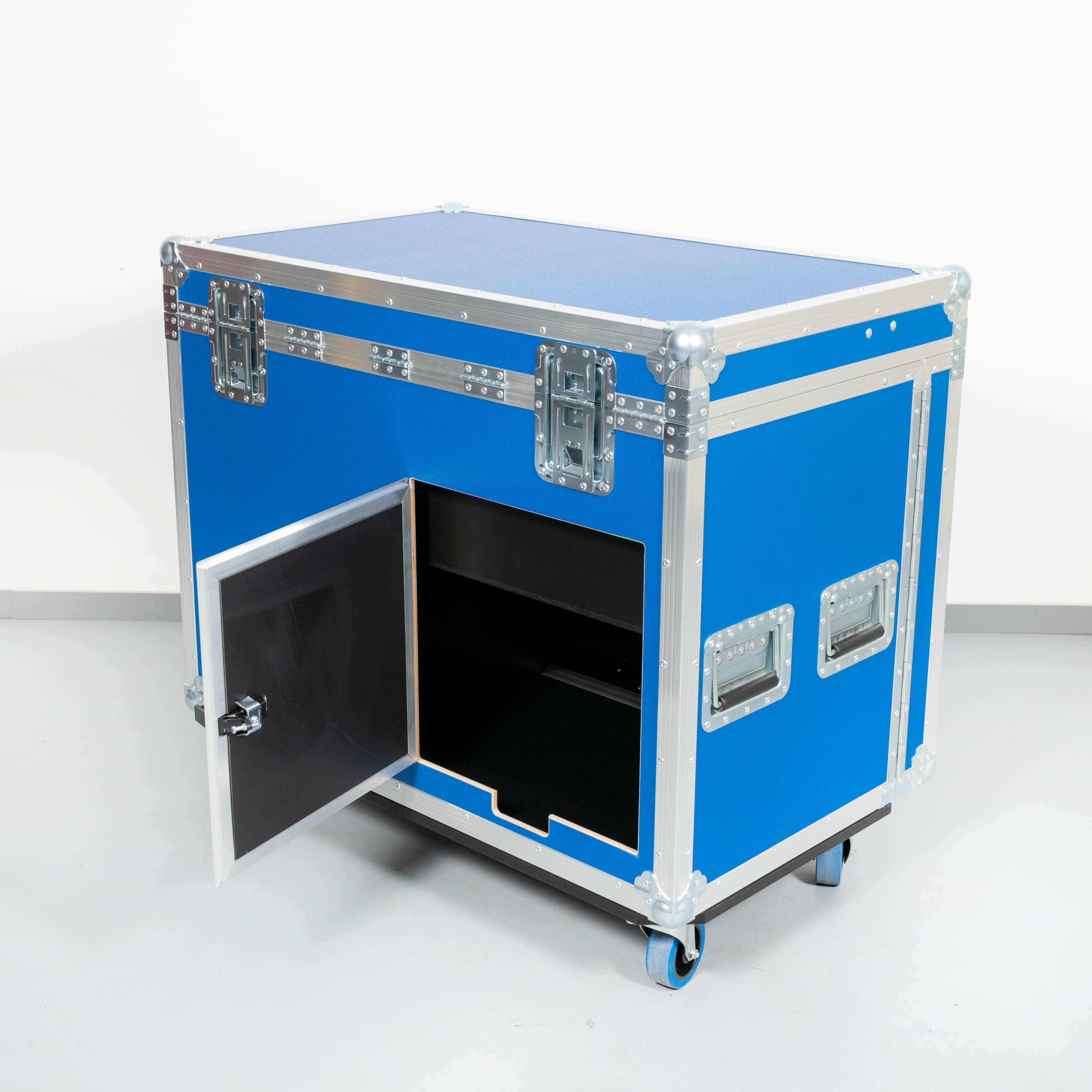 OfficeCase für Laptop und Bürobedarf Version 2 (mit Klapptisch und Türe)