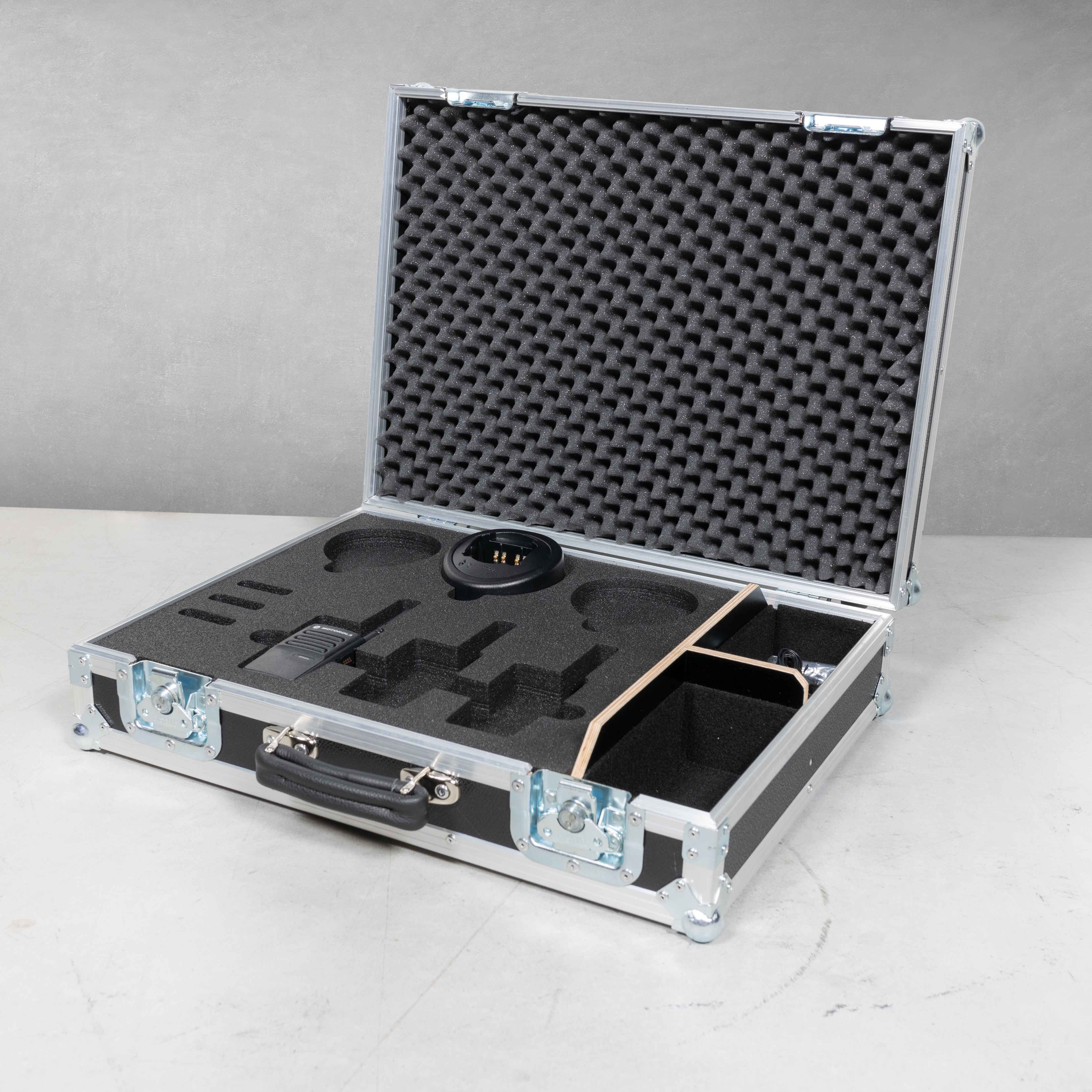 Koffer für 3x Motorola DP3441E mit Singlelader und Zubehör Koffer für 3x Motorola DP3441E mit Singlelader und Zubehör