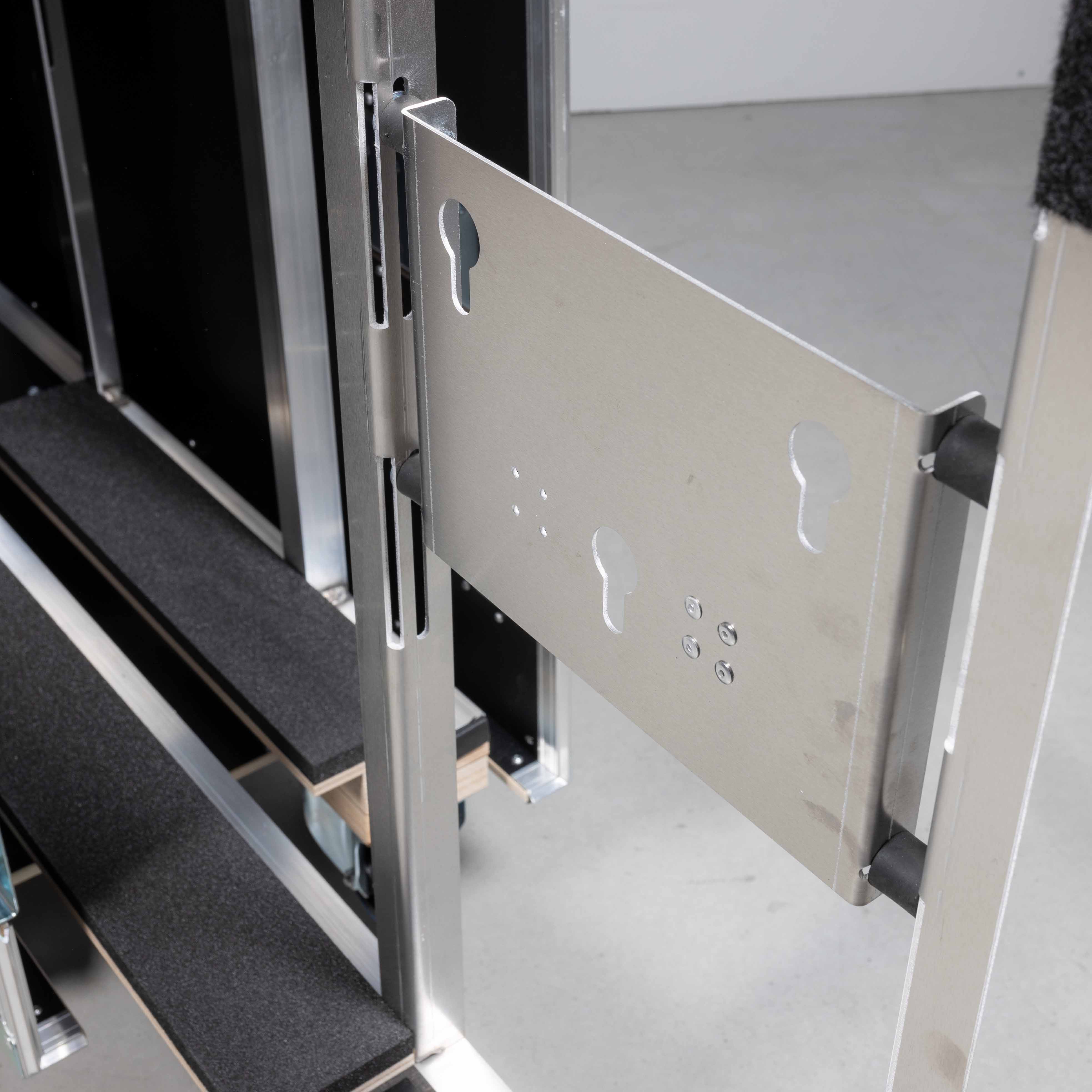 Universal-Push-Pull-Flightcase für zwei 32"-55" Flachbildschirme 