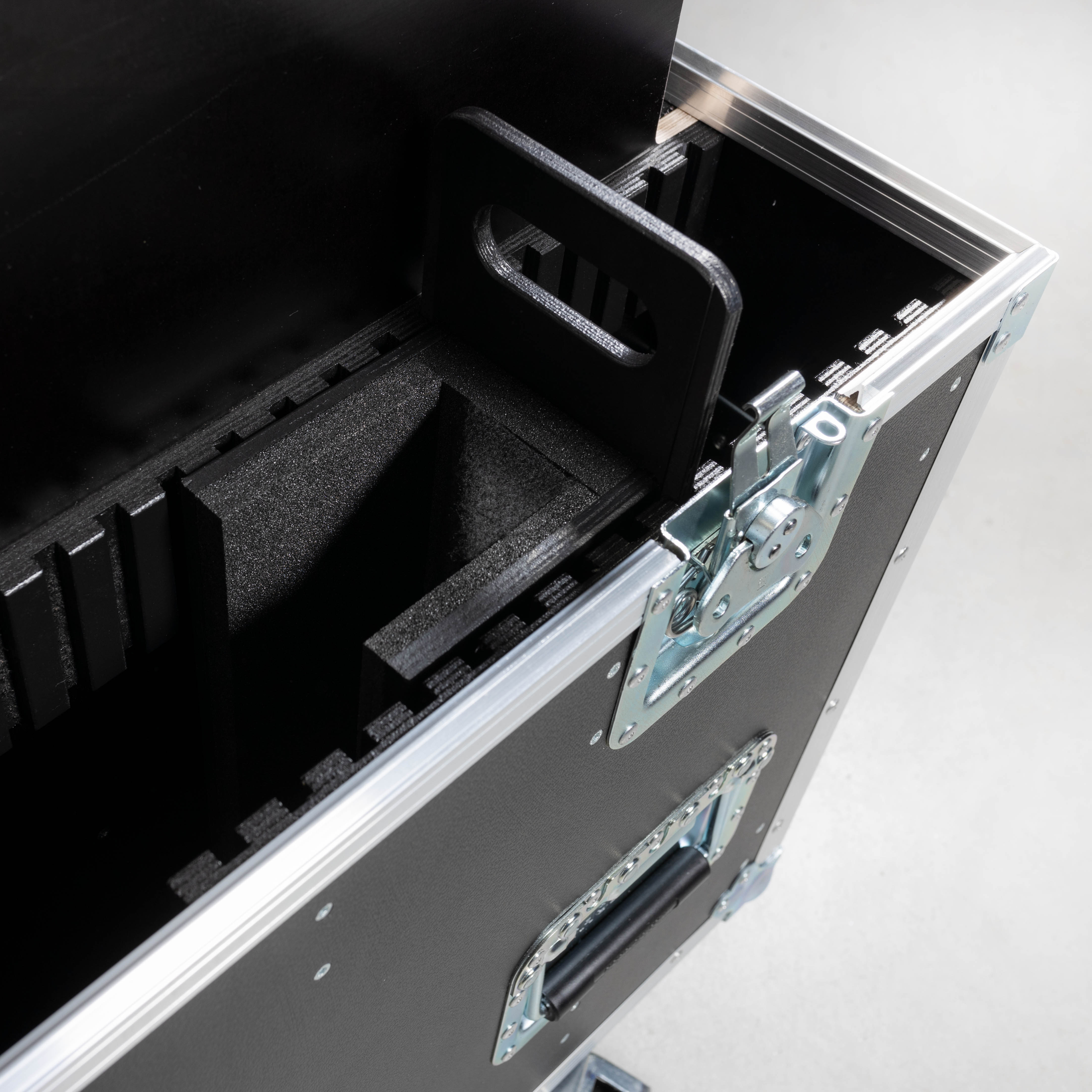 Universal - Flightcase für zwei 40" - 46"Slim-Bildschirme