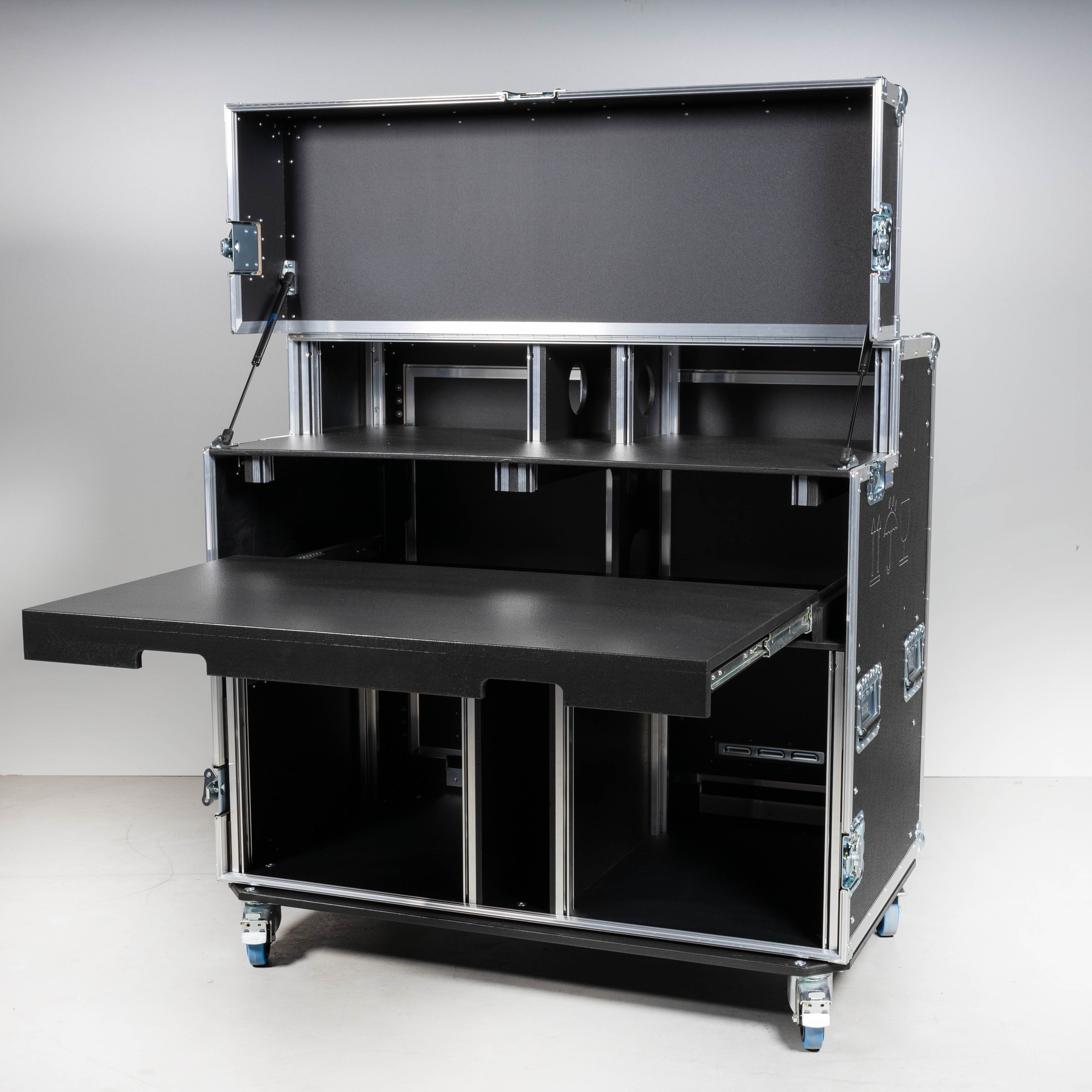 HD Regie Case (Streaming-Case) 2 x 19" Einheit (mit Platz für 2x23" TFT im Deckel, ohne Ausschnitt in Tischplatte)