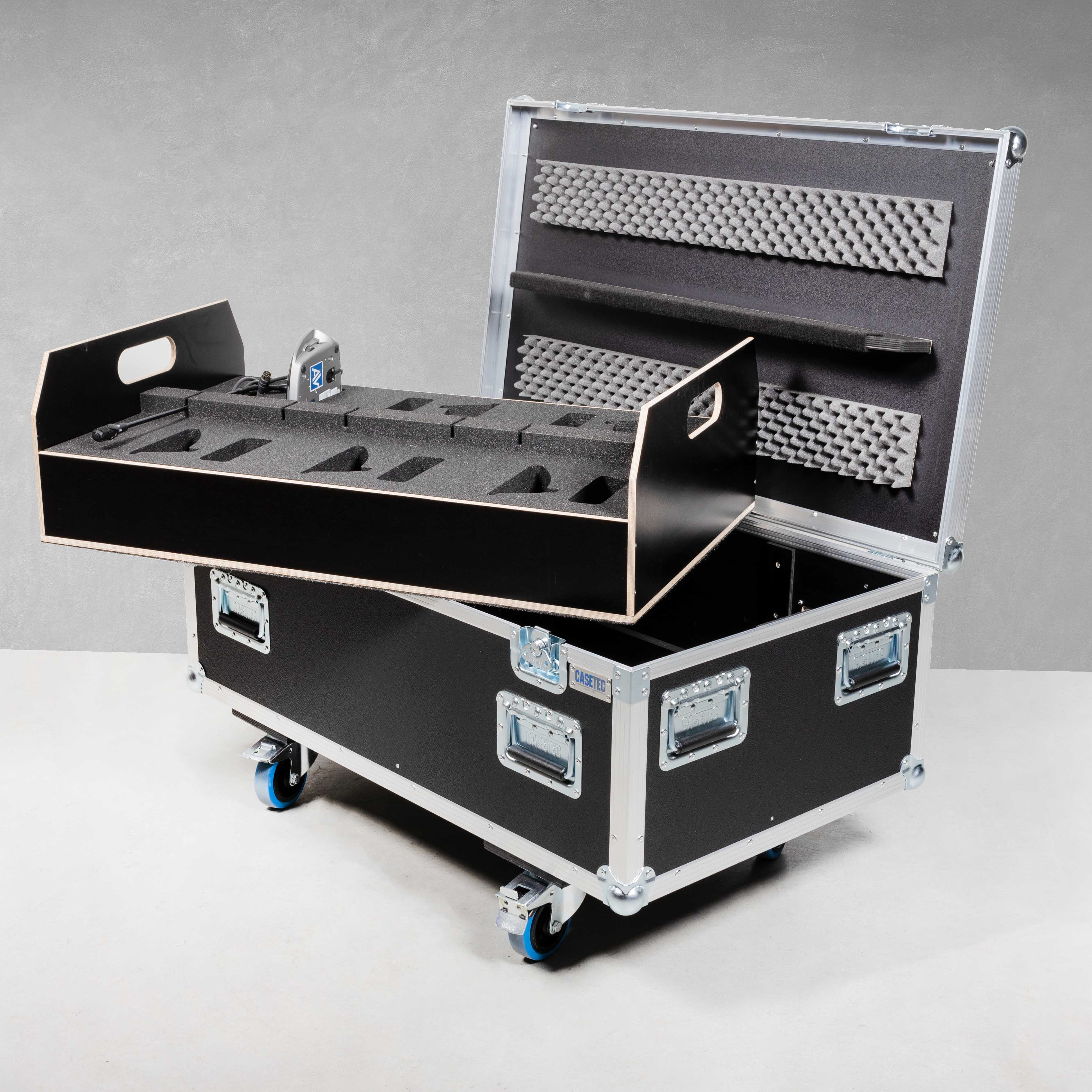 Flightcase für 6 Bosch CCSD-DL Sprechstellen mit Controller und Kabel Flightcase für 6 Bosch CCSD-DL Sprechstellen mit Controller und Kabel