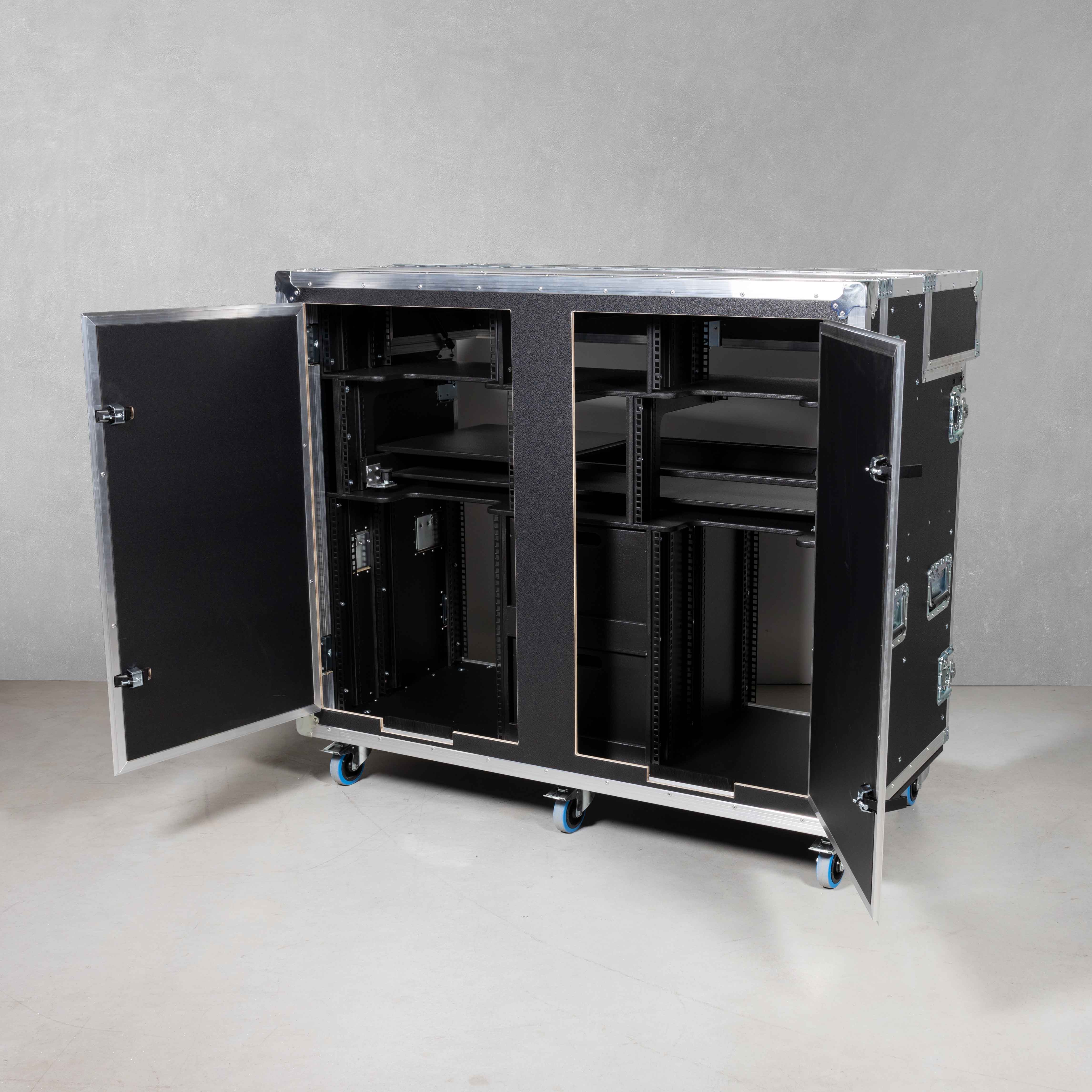 HD Regie Case 2 x 19" 12HE Einheit mit Ausschnitt in Arbeitsplatte für Blackmagic Atem 2 M/E Advanced Panel