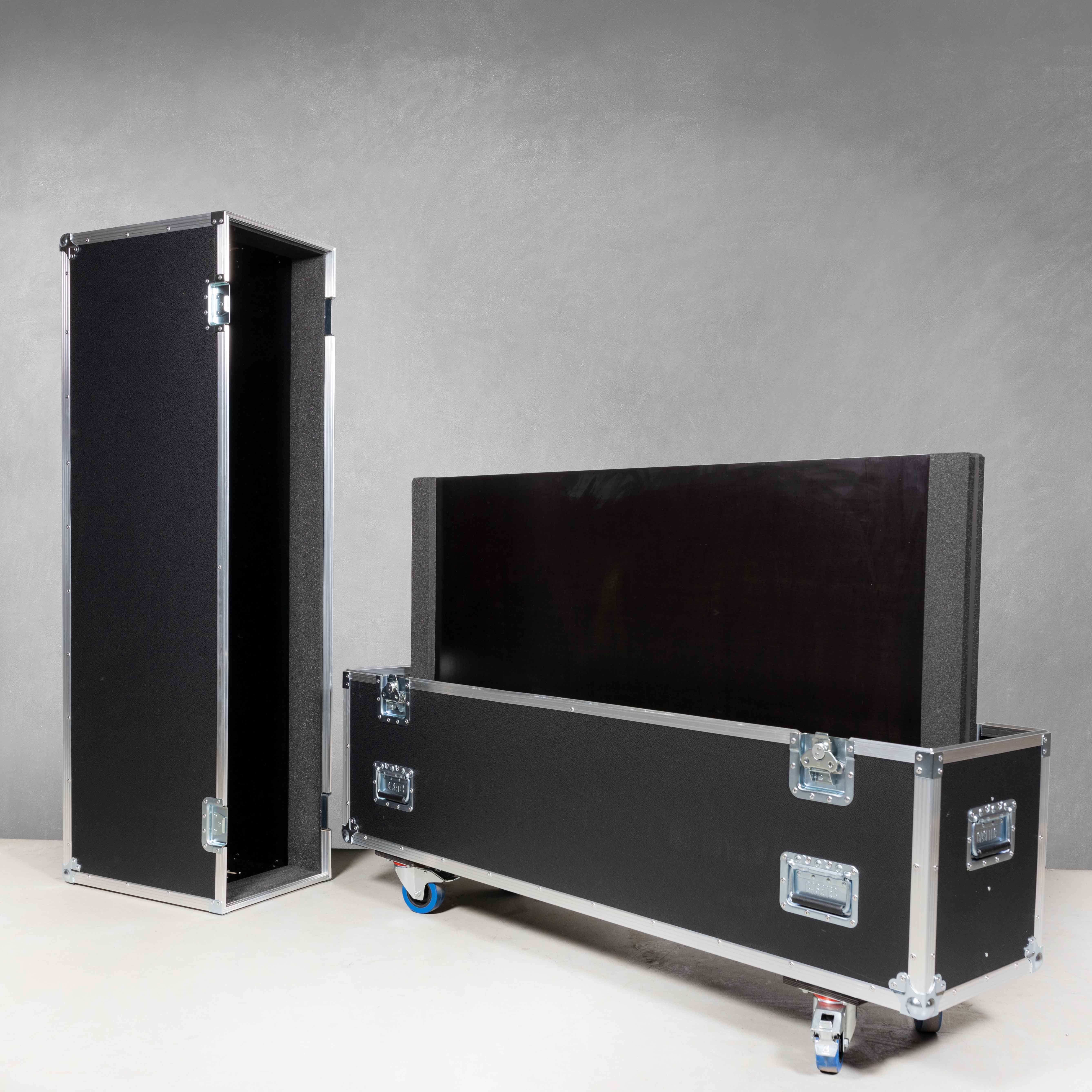 Flightcase für zwei Flachbildschirme 55" (ohne ZB-Fach)  Flightcase für zwei Flachbildschirme 55" (ohne ZB-Fach)
