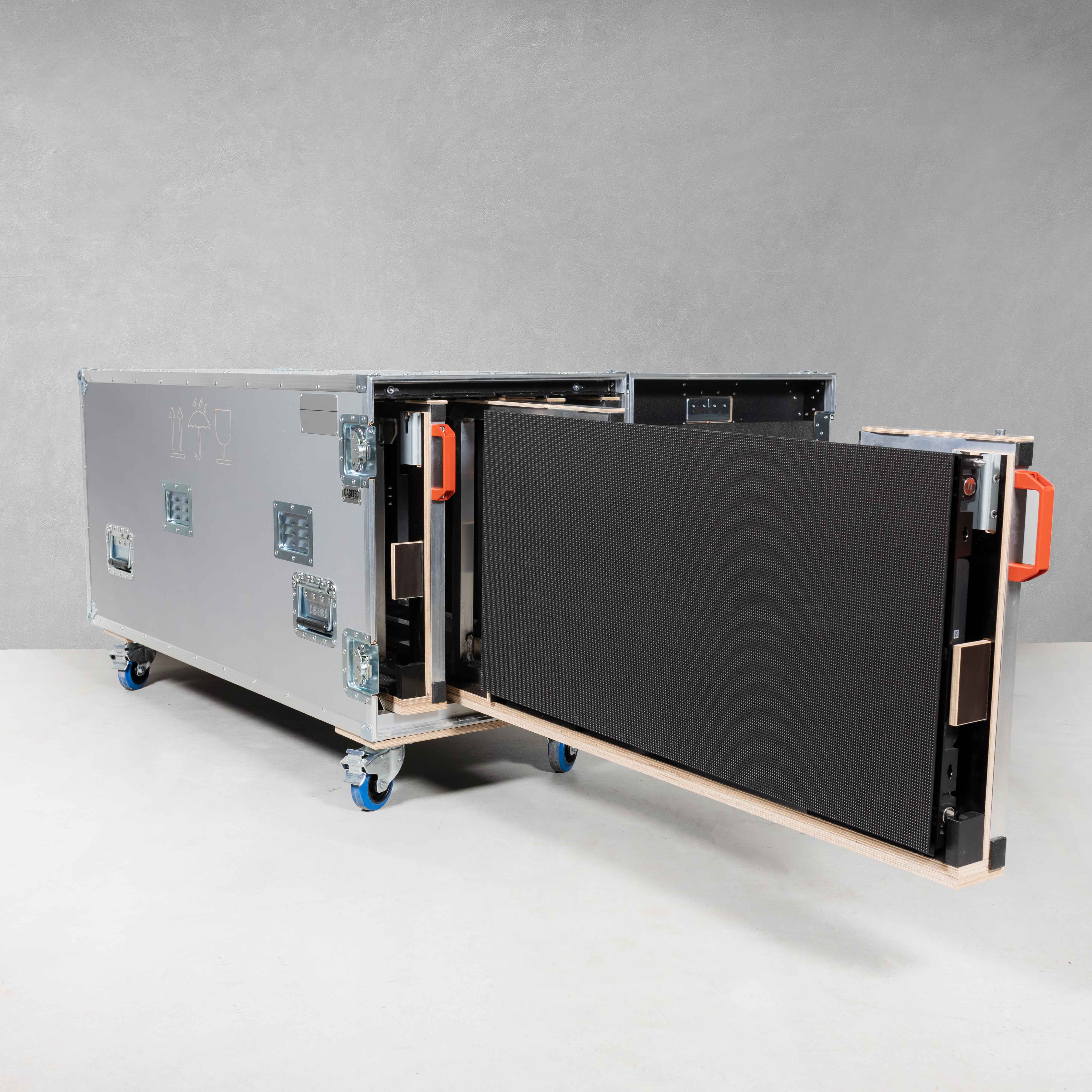 Push-Pull Flightcase für 4x 100x50cm LED-Module INFILED AR3.9plus Push-Pull Flightcase für 4x 100x50cm LED-Module INFILED AR3.9plus